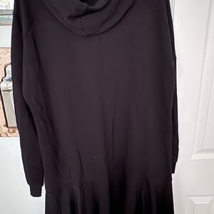 Anne Carson Black Long Hoodie Dress